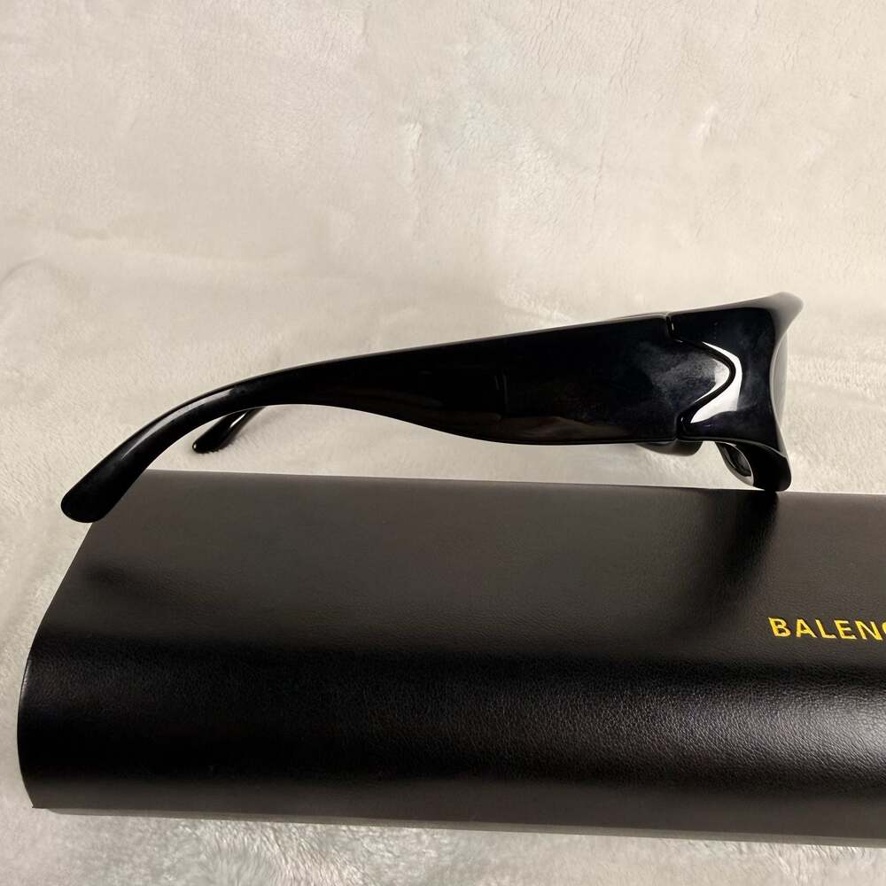 Balenciaga Sunglasses Black Wrap Style (Used) - Picture 4 of 9
